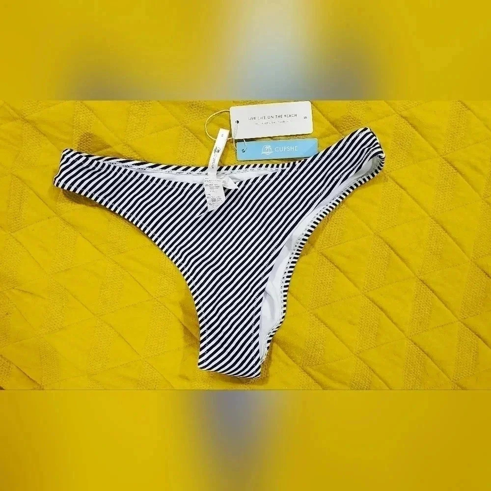 Cupshe Black and White Striped Bikini Bottom size small